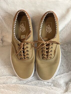 Men’s Vans Canvas Low-Top Sneakers in khaki Tan and Brown Boat Shoes Sz 11